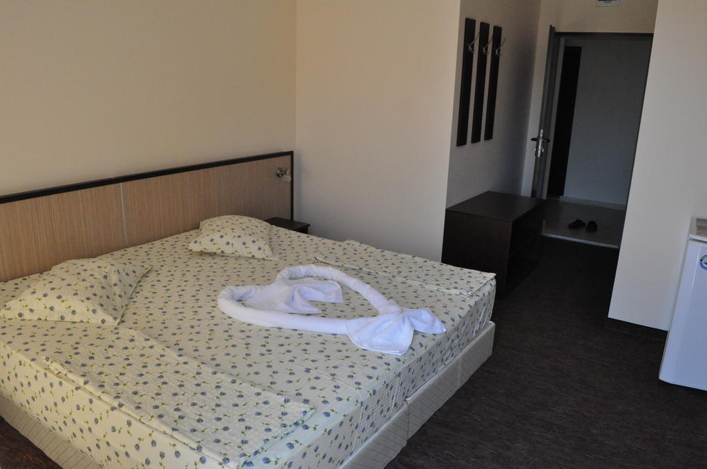 St. George Apartments Neszebar Szoba fotó