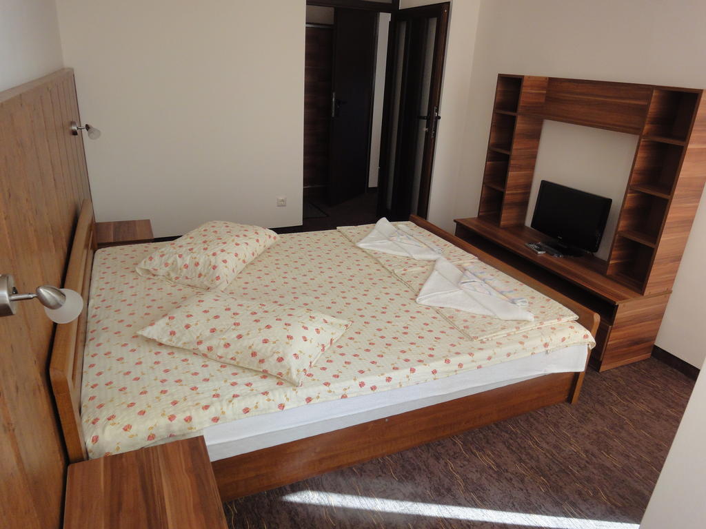 St. George Apartments Neszebar Szoba fotó